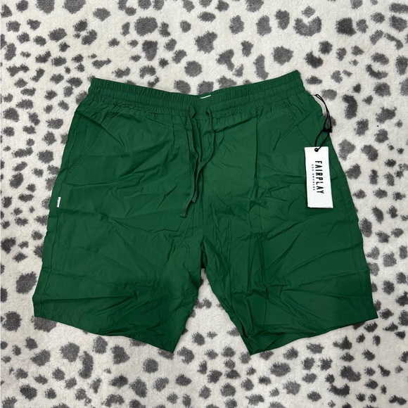 Men’s FairPlay Green Windbreaker Shorts - NWT - Size Large - Picture 2 of 8